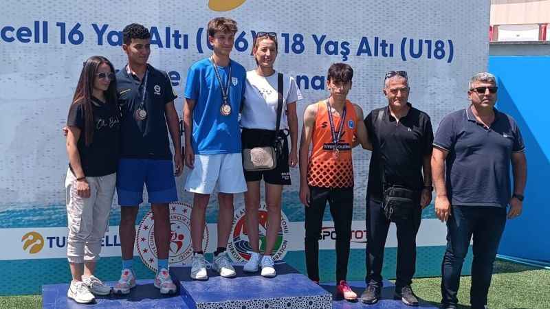 Elazığlı sporcu uzun atlamada Türkiye üçüncüsü oldu