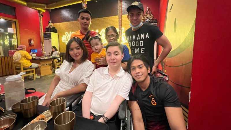 Bedensel engelli Alihan'a Filipinli gelin