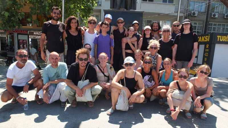 İsviçreli gençler Burhaniye’ye hayran kaldı