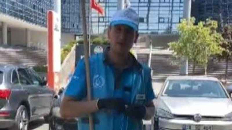 Temizlik işçileri Erkin Koray'ı anmak için klip çekti