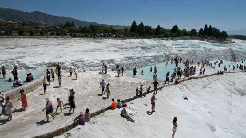 Pamukkale ilk 7 ayda 1,2 milyon turisti ağırladı