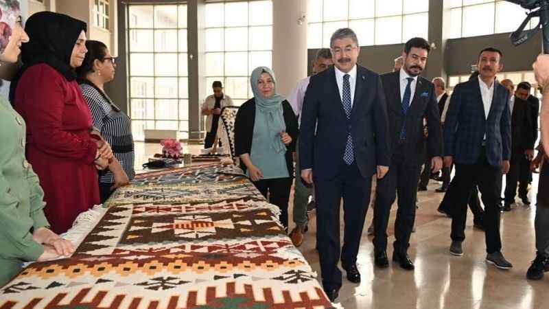 Osmaniye’de yöresel kilim dokuma sergisi