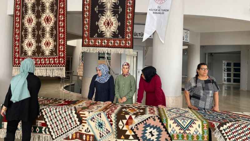 Osmaniye’de yöresel kilim dokuma sergisi