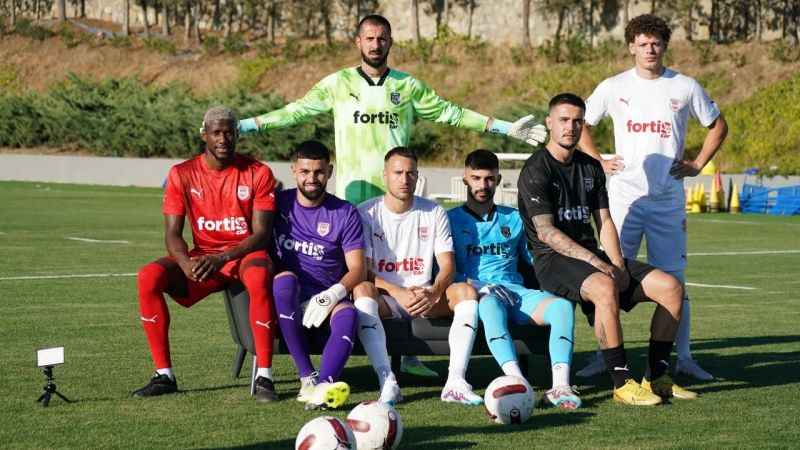Pendikspor yeni sezon formalarını tanıttı