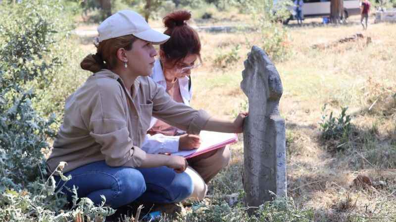 43 mezarlıkta Osmanlı dönemine ait mezar taşları incelendi