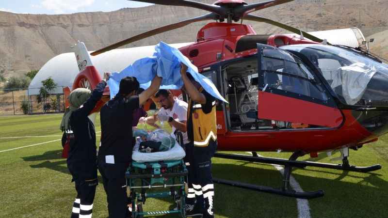 Hava ambulansı yeni doğan bebek için havalandı