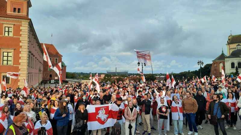 Polonya'daki Belarus vatandaşlarından cumhurbaşkanlığı seçimlerinin yıl dönümünde protesto