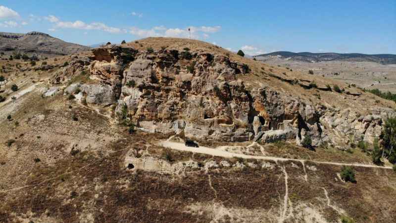 Tarihi Manastır ilgisizlik nedeniyle kuşlara yuva oldu