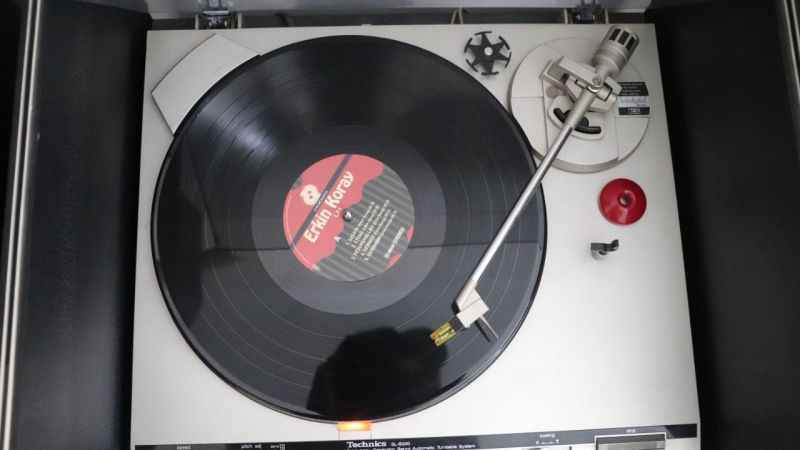 10 yıldır biriktirdiği arşivinde 350 bin eser bulunuyor