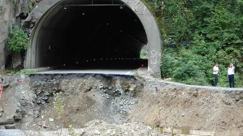 Heyelanın yıktığı 50 ili ilgilendiren yola köprü yapılacak