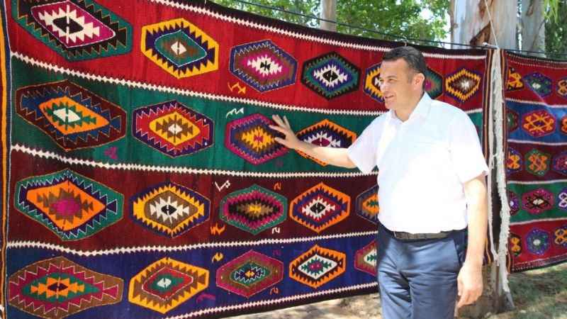 Kaş’ta “Barak Kilimi” dokumacılığı başlatıldı