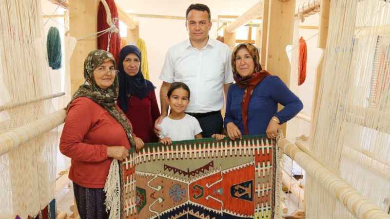 Kaş’ta “Barak Kilimi” dokumacılığı başlatıldı