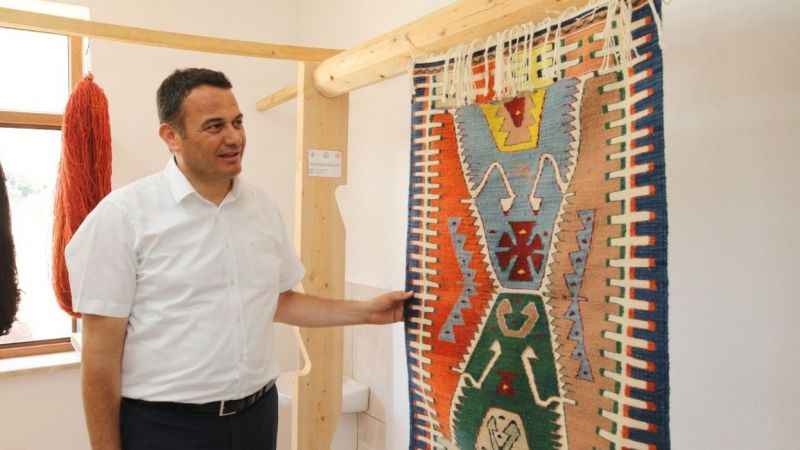 Kaş’ta “Barak Kilimi” dokumacılığı başlatıldı