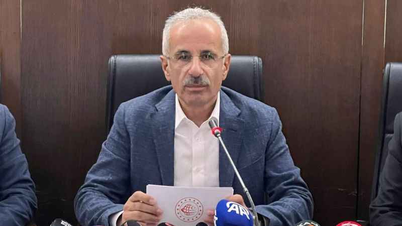 Bakan Uraloğlu: "Kahramanmaraş’ta depremden 79 kilometrelik yol kesimi etkilendi"