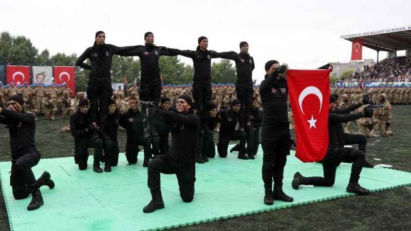 Bin 582 komando dualarla mezun oldu