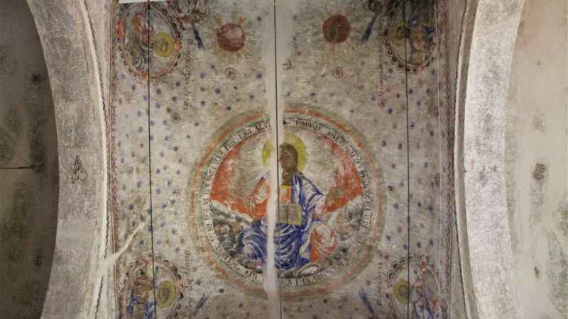 Hz. İsa ve havarilerinin figürleri cami kubbesinde