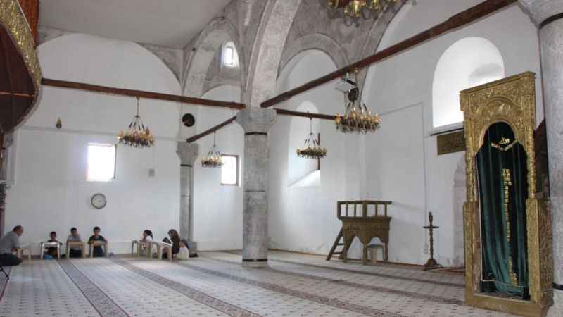 Hz. İsa ve havarilerinin figürleri cami kubbesinde