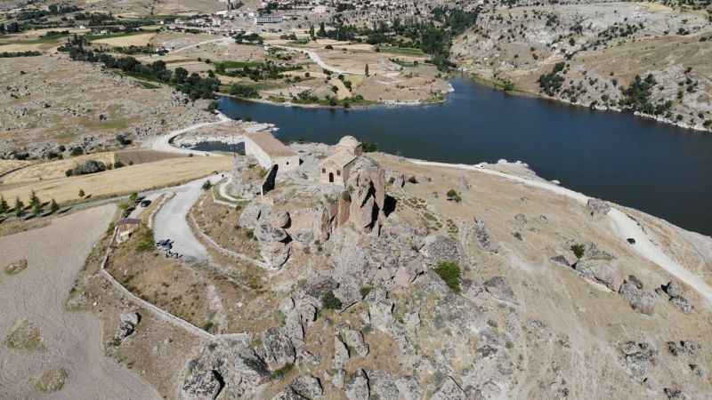 Aksaray'daki Yüksek Kilise ziyaretçilerini ağırlıyor