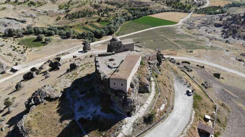 Aksaray'daki Yüksek Kilise ziyaretçilerini ağırlıyor