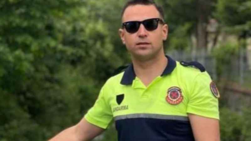 Yeni evli Uzman Jandarma Mehmet Gözübüyük , trafik kazasında hayatını kaybetti