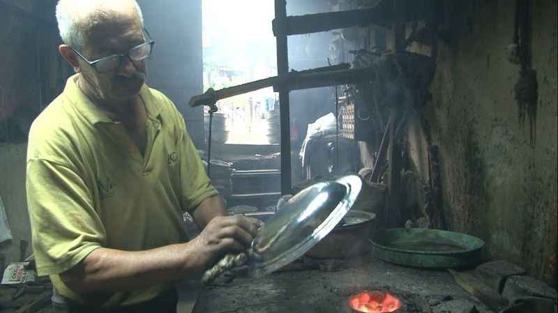 Kocaeli'nin tek kalaycısı, mesleğini ayakta tutmaya çalışıyor