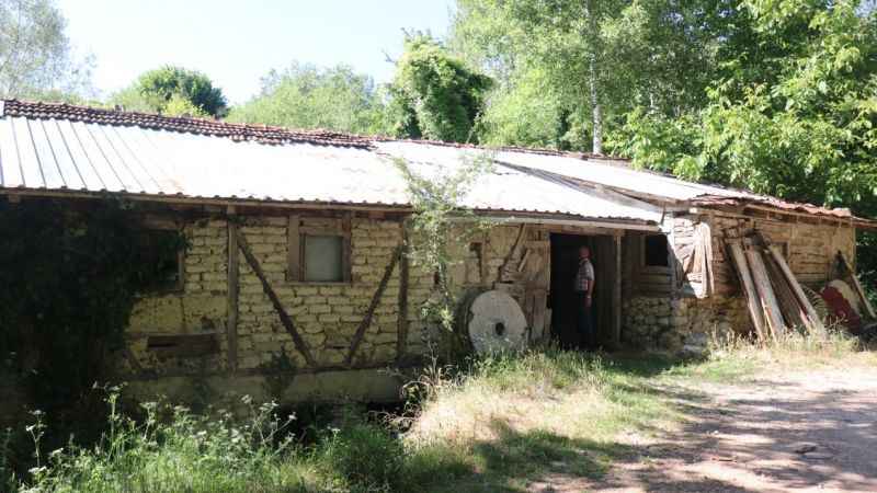 Taraklı'daki su değirmeni 4 asırdır hizmet veriyor