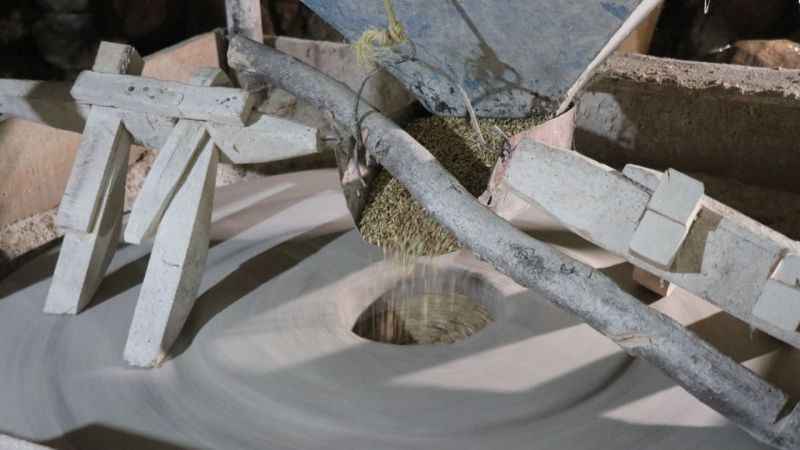 Taraklı'daki su değirmeni 4 asırdır hizmet veriyor