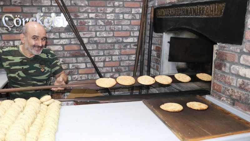 Çörek ustasının sıcakla imtihanı