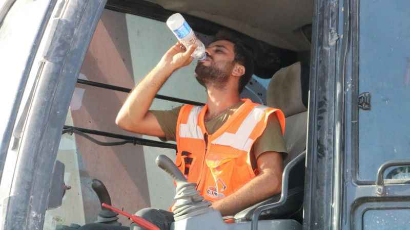 Enkaz kentte Basra sıcağında zorlu yıkım