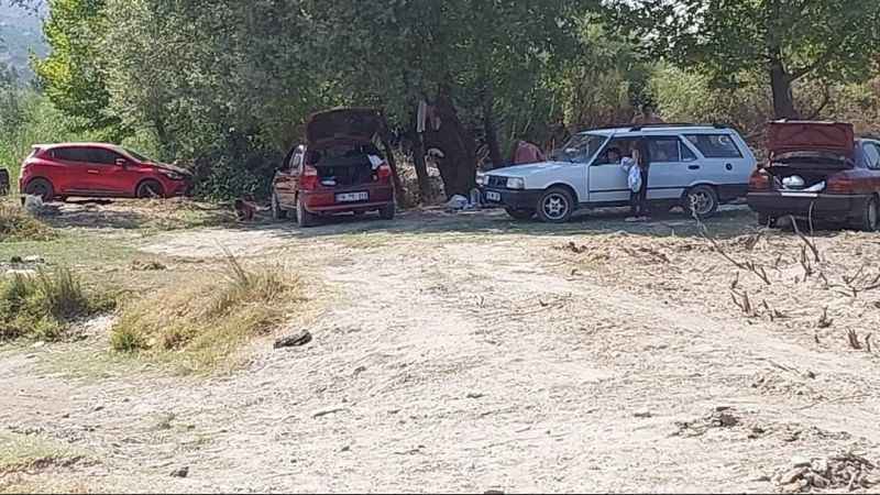 Muhtar, sıcaktan bunalan köylülere plaj yaptırdı