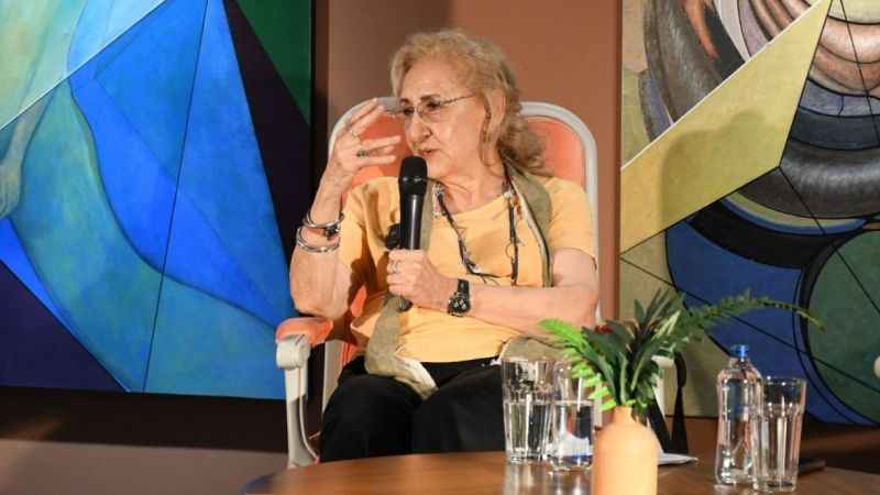 Ünlü yazar Kuşadası’na yerleşmek istiyor