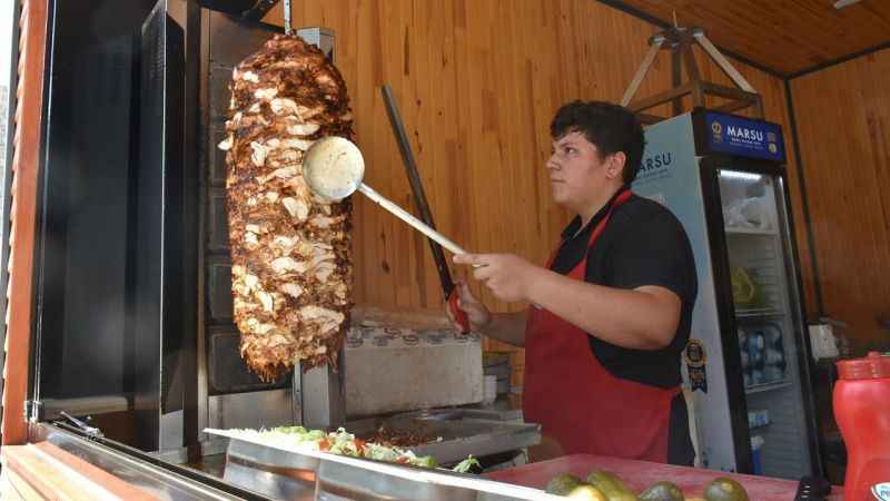 Basra sıcakları en çok dönerci ustalarını zorluyor