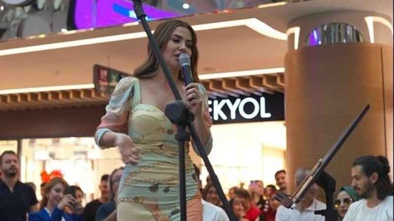 Nevşehir'de şarkıcı Lara rüzgarı esti