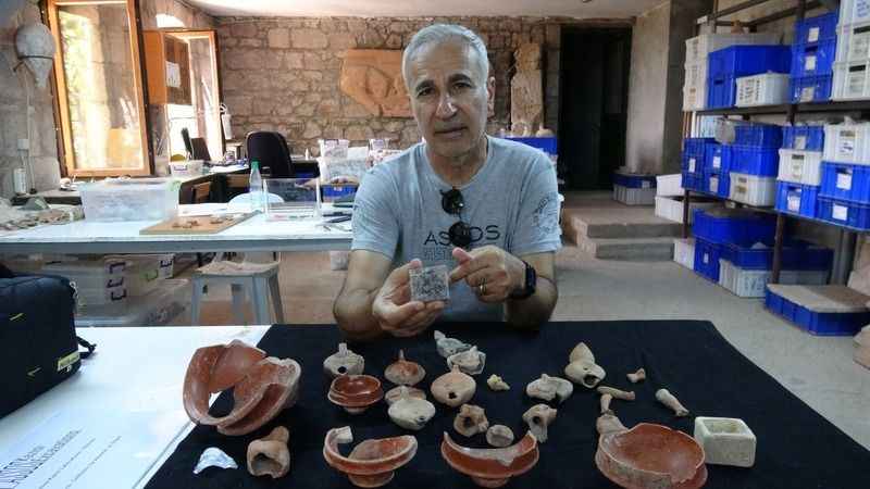 Assos antik kentine ait 2 bin 300 yılık ağırlık birimi bulundu