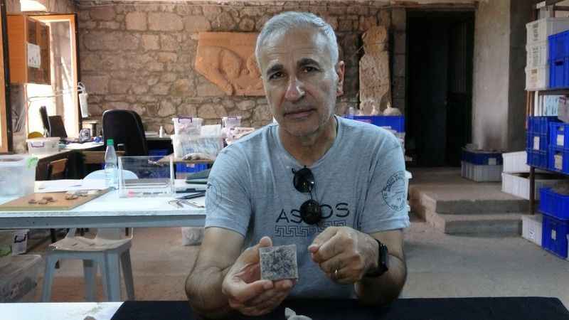 Assos antik kentine ait 2 bin 300 yılık ağırlık birimi bulundu