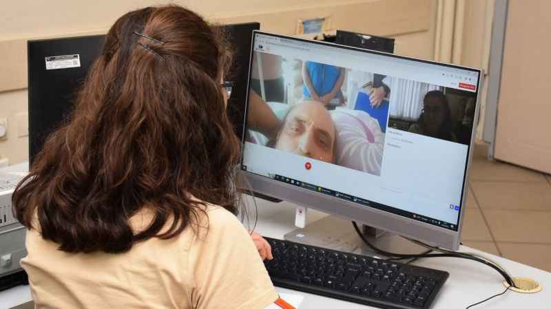 Hastaneye gelemeyene video konferansla muayene