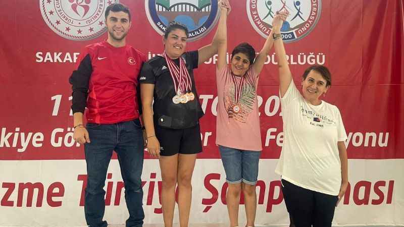 Kübra Saltık, Türkiye Yüzme Şampiyonasında 6 madalya kazandı