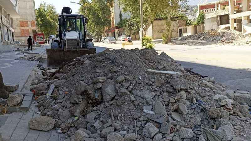 Kahramanmaraş’ta moloz yığınları kaldırılıyor