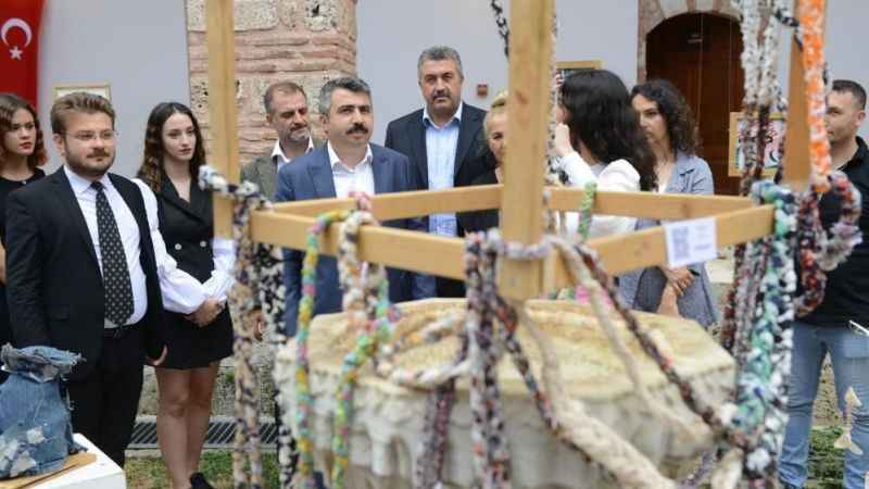 Atık kumaşlar kıyafete dönüştü