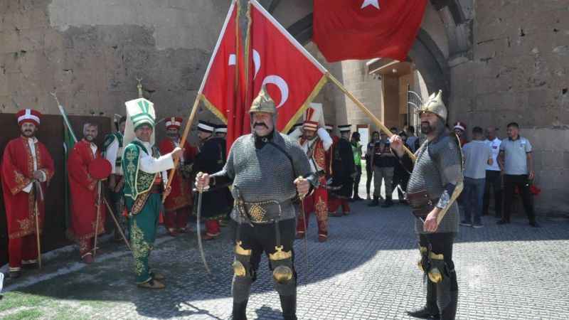 Ani’de fetih coşkusu