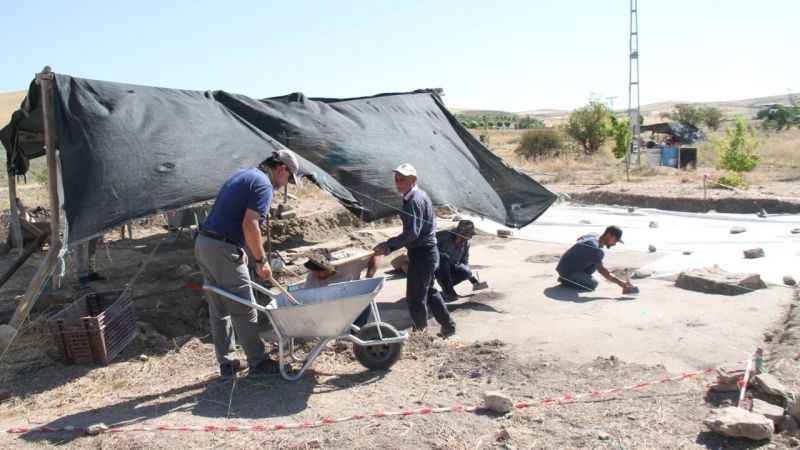 Çiftçinin bulduğu mozaikler gün yüzüne çıkıyor