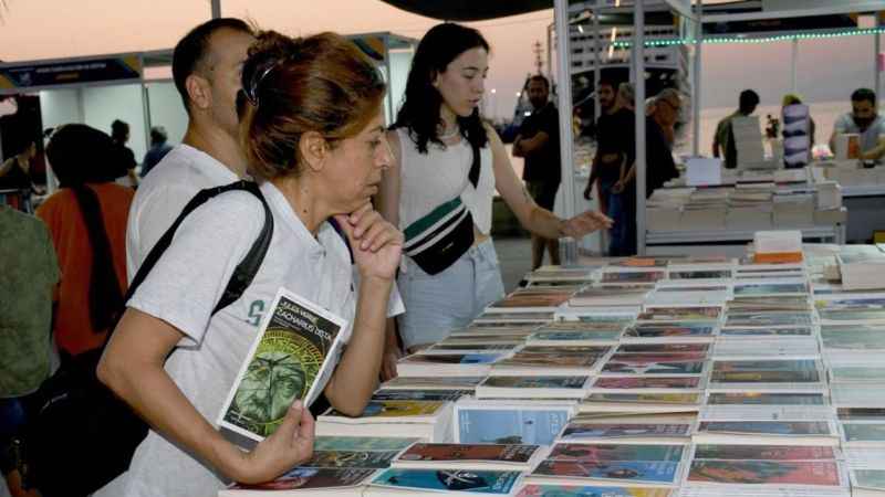 Kuşadası Kitap Fuarı 300 bin kişiyi ağırladı