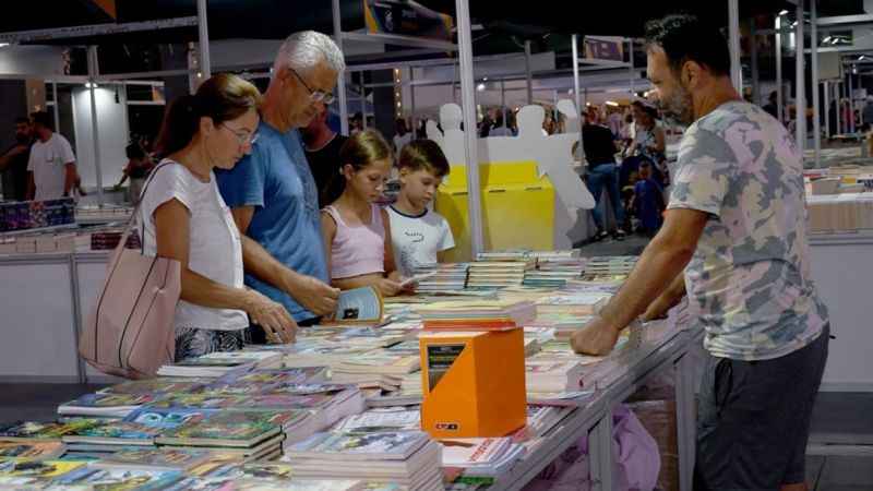 Kuşadası Kitap Fuarı 300 bin kişiyi ağırladı