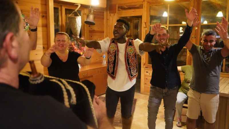 Rize’nin Ganalı Laz uşağı sosyal medya fenomeni oldu