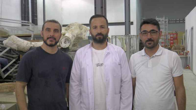 7,5 milyon yıl sonra ayaktalar