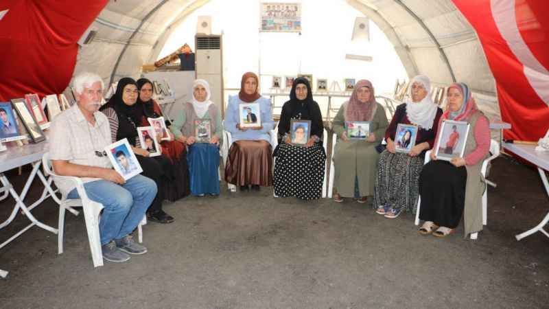 Annelerin evlat nöbeti kararlıkla devam ediyor