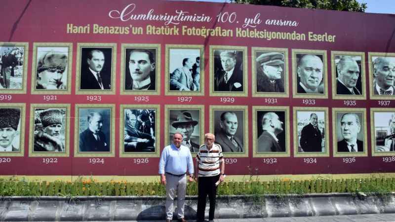 Koleksiyondaki Atatürk fotoğraflarını görünce duygulandı