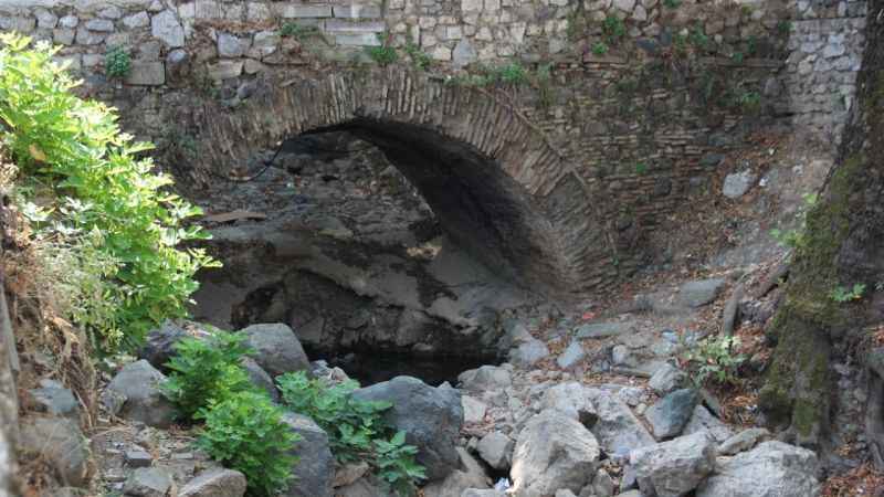 Manisa'nın tarihi köprüleri beton altında kaldı