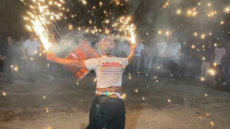 Elazığlı davulcunun yaptığı şov hayran bıraktı
