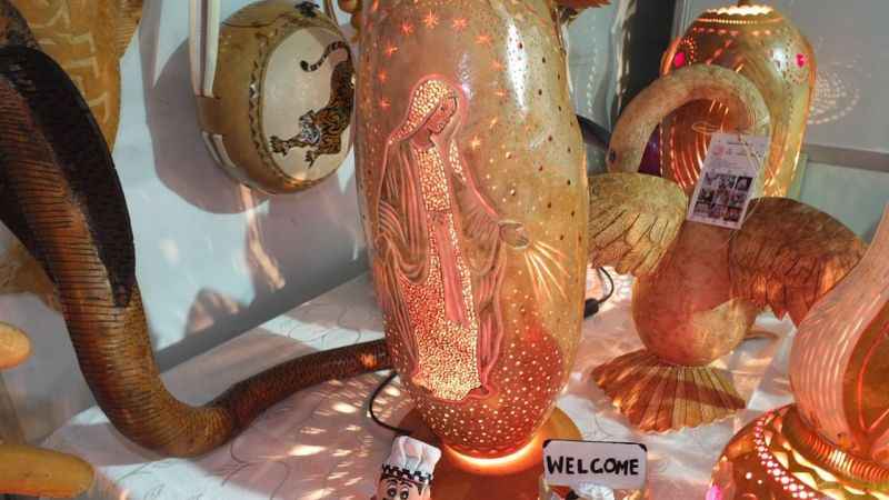 Su kabaklarından hayvan figürleri yapıyorlar